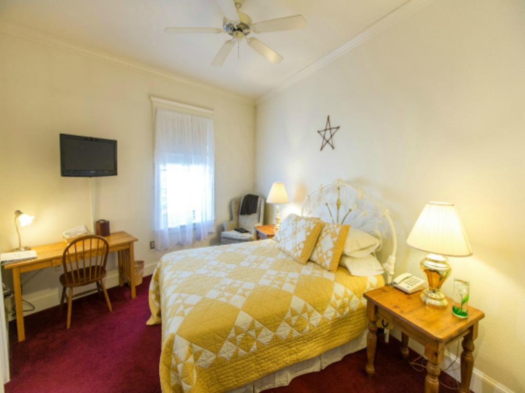 The Currier Inn Грили Экстерьер фото