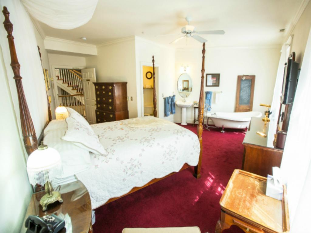 The Currier Inn Грили Экстерьер фото